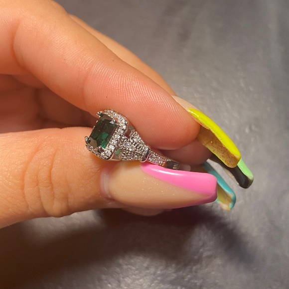 Ring - Picture 3 of 3